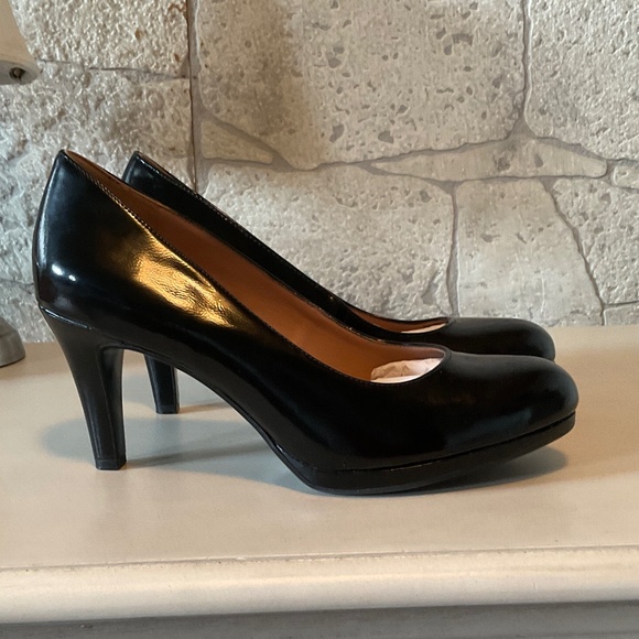 Womens naturalizer black patent leather closed toe pumps, like new 8M - Picture 2 of 4